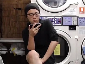 著名的日本男同性恋男孩Simoyaka3带着嘶哑的视频返回。 看着他取笑，请在诱人的展示中肯定会满足。 不要错过这种USTREAM和YouTube的感觉！