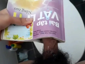 休息后，越南同性恋SGK渴望做爱。 他急切地吮吸和性交，创建了一个闷热的视频。 他的技能给人留下了深刻的印象，使他的视频成为热爱的业余瑰宝。