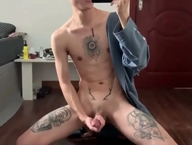 Solo Gay Boy Naigai1996享受手淫和射液 gay hot hunk porn