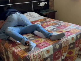 性感的肌肉家伙用性机器探索他的肛门乐趣 real korean gay porn