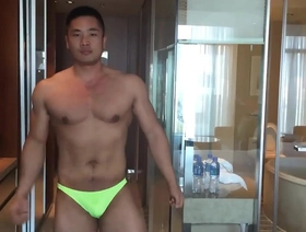 亚洲男性模特托尼（Tony）在一个独奏会议上感到愉悦 daddy gay porn hot