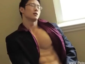 亚洲兄弟在同性恋家庭录像中互相愉悦 pinoy gay porn hot