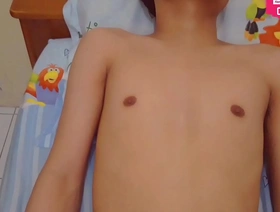 年轻人被日本漫画和自慰打开 korean gay riding porn