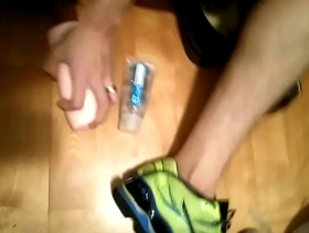 亚洲青少年在自慰时探索新的娱乐装置 gay chinese cum porn