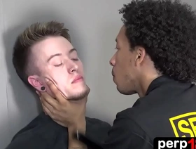 同性恋小偷被一只黑公鸡抓住和惩罚 gay porn chinese cum