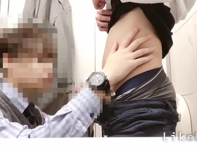 亚洲同性恋业余在POV中给予草率的口交 hot gay live porn