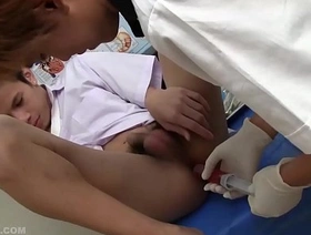 亚洲Twink Jonas和White Arthur从事淫荡的性爱 hot gay porn kissing