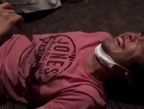 年轻的日本男子从事同性亲密关系 gay porn japan office