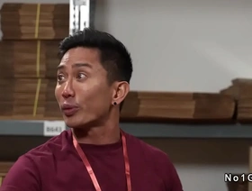 与同事在库存室中的鞍同性恋肛交 gay porn japan police