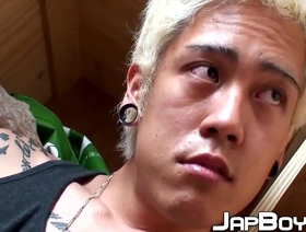 亚洲同性恋青少年自慰并探索他在独奏视频中的狭窄洞 korean gay porn actors