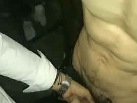 亚洲Twinks探索BDSM和小便在户外玩 chinese gym gay porn