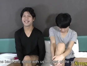 亚洲twinks进行激烈的肛交 porn gay hot kiss