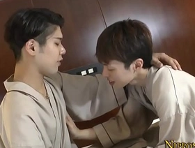 日本同性恋青少年从亚洲伴侣那里得到口头愉悦 japan teen gay porn