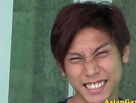 亚洲twinks参与水上运动和口交近距离 js studio taiwan gay porn