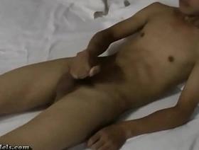 亚洲男人在业余视频中混蛋 new chinese gay porn