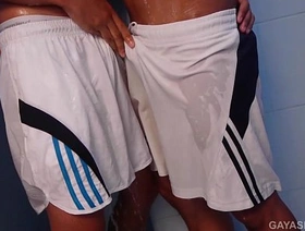 同性恋双胞胎尼克和雷从事淫荡的性爱 chinese gay group porn