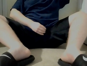 同性恋亚洲人露出自己的身体，并在自己的胸口射精 korean gay porn movies