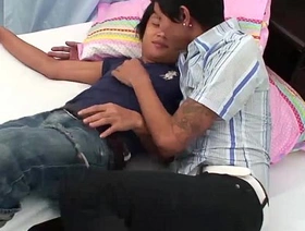 亚洲团体性爱与小便玩耍和无鞍 gay indonesia muscle porn