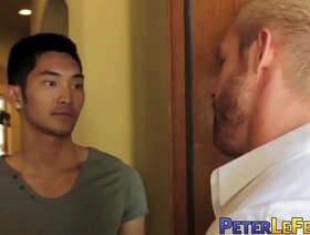 英俊的乔克以强烈的方式穿透了有吸引力的亚洲男孩 chinese gay porn bdsm