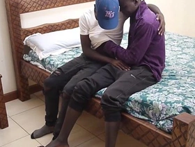 年轻的同性恋Twinks Michael和Arthur的性爱 korean young gay porn