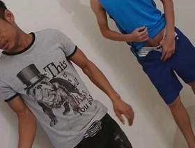 年轻的Twink获得了令人难忘的鞍体验 gay japan porn site