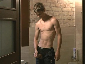 年轻的独奏男孩愉悦自己 chinese dad and son gay porn