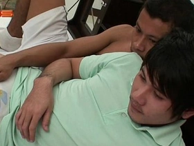 同性恋twink被敲打并在热视频中打击 taiwan hot gay porn