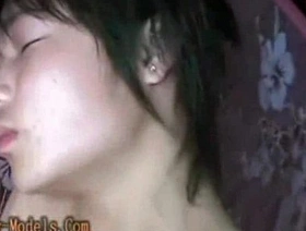 束缚中的同性恋亚洲男孩接受打手枪 gay korean hunk porn