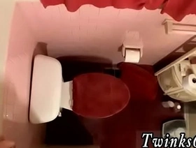 同性恋恋物癖视频特色亚洲男孩在一个充满小便成员的房间里 gay chinese slave porn