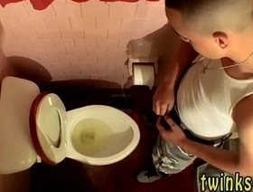 第一次同性恋Twink在高清图片中分享了他的淫荡的欲望 malaysia gay interracial chub porn