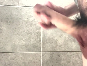 一个年轻的日本男子和他的大会员一起快乐 korean gay porn gangbang