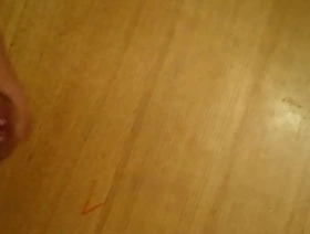 Soloboy在明确的视频中探索了他娇小的成员 japan young gay porn