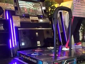 日本同性恋家伙与DDR弄乱了 hot interracial gay porn