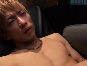 泰国Twink Kazun的第一个独奏表演 gay porn hot fuck cum