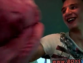 高清视频中的同性恋深处和面部金发的面部 korean gay porn army