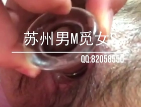 使用玻璃肛门塞进行苏州酒保的男性肛门乐趣实验 hot gay feet porn