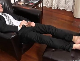 同性恋二人在停机期间沉迷于恋物癖和手淫 sex gay thailand porn