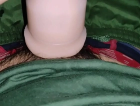 亚洲男人带着性玩具下车 korean gay kiss porn