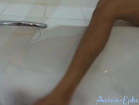 年轻的亚洲twinks在淋浴中获得肥皂和角质 taiwan bear gay porn