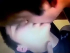 与亚洲男人探索口头愉悦的感性同性恋相遇 japan gay scat porn