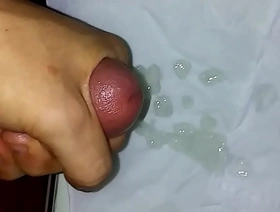 亚洲独奏男孩用石油愉悦自己 hot gay daddies porn