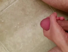 亚洲男人在地板上自慰和暨 japan gay cute porn