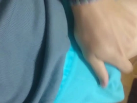 亚洲男孩的独奏与茶和阴茎 hot gay daddies porn